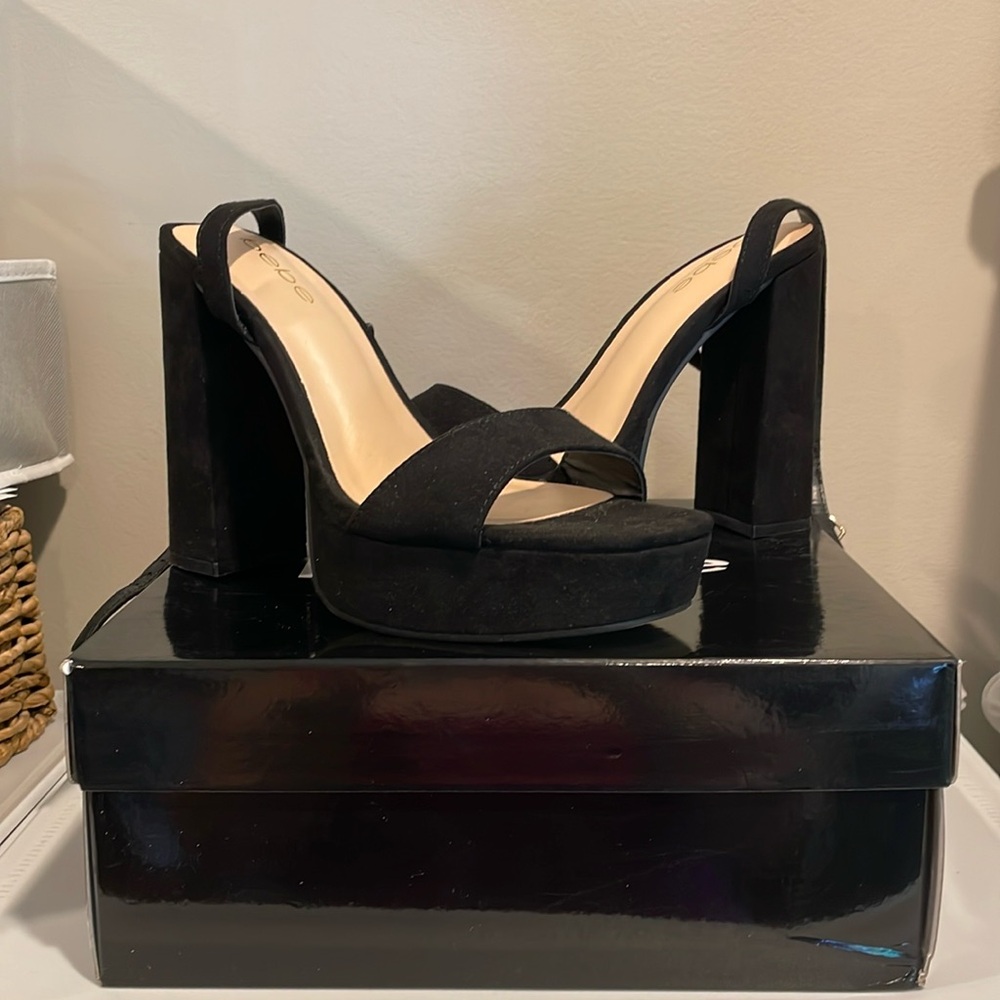 Bebe black platform block heels new with box 🖤